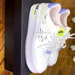 AIR FORCE 1 SAGE LOW 
WHITE/BLACK/GHOST GREEN